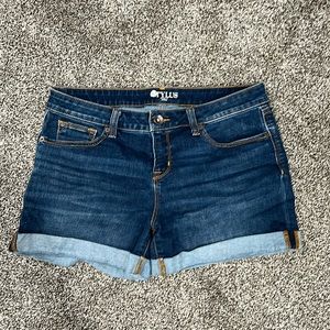 Stylus Cuffed Shorts